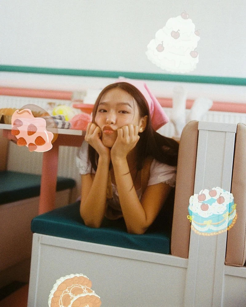 A Girl Has Film 'A Girl Bake Cake' ISO200 135 Speical Efffect Color Negative Film 36exp