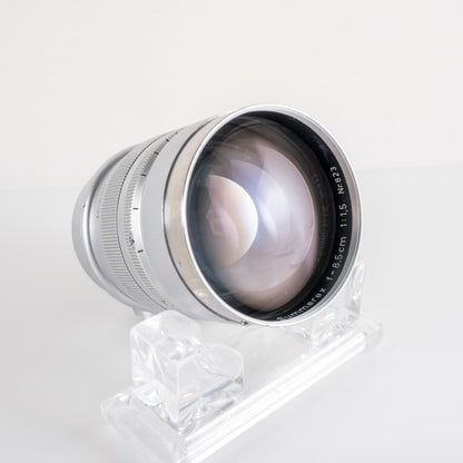 Leica Summarex L39 85mm/F1.5 with hood #11926