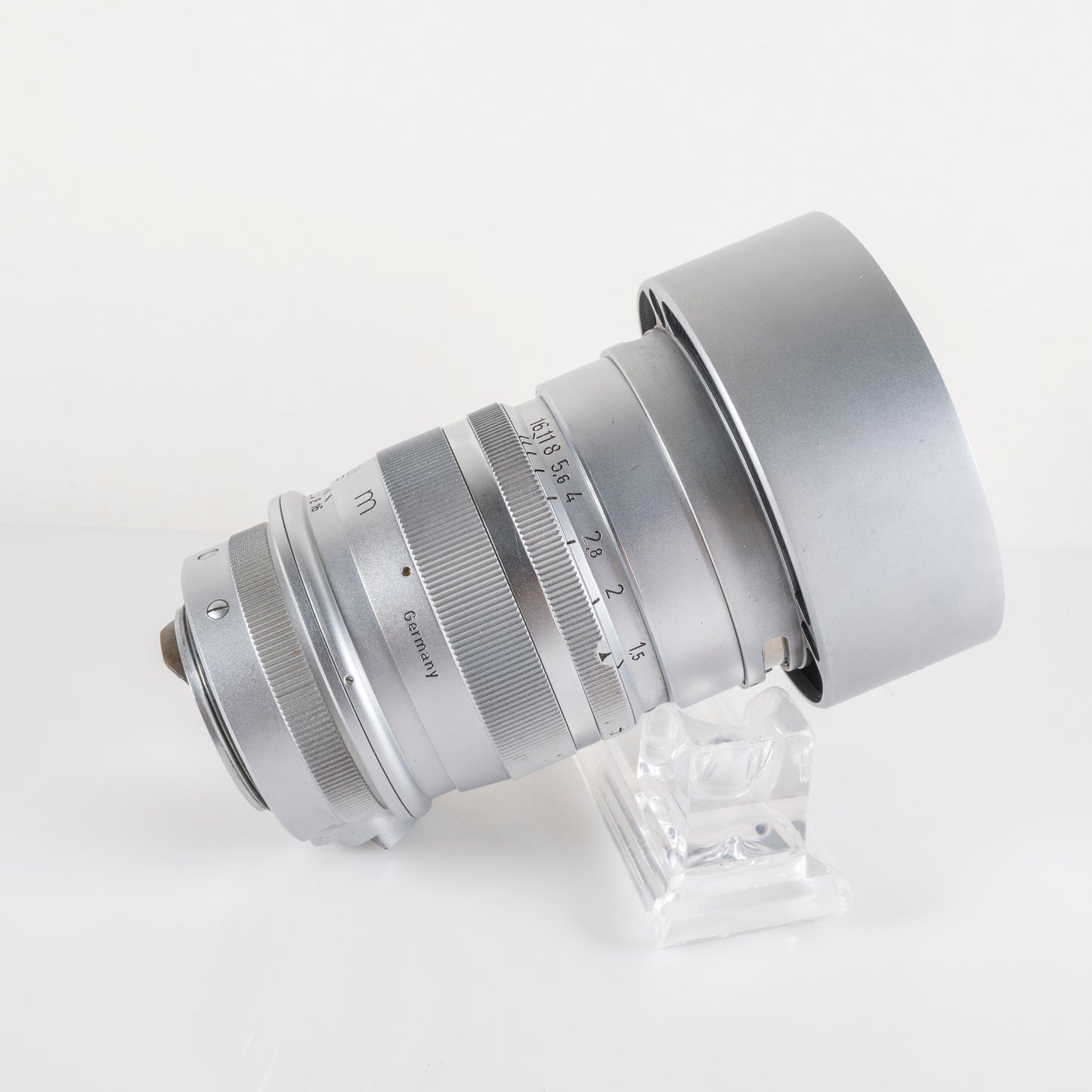 Leica Summarex L39 85mm/F1.5 with hood #11926