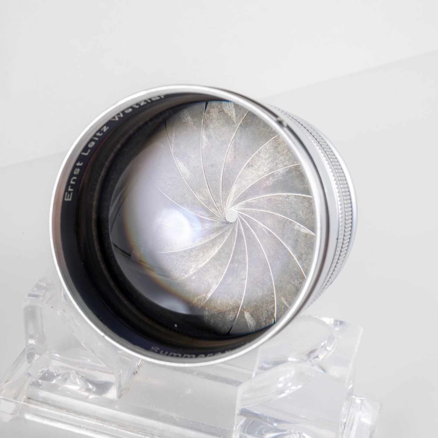 Leica Summarex L39 85mm/F1.5 with hood #11926